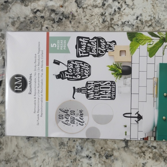 RoomMates removable and repositionable - Picture 3 of 5